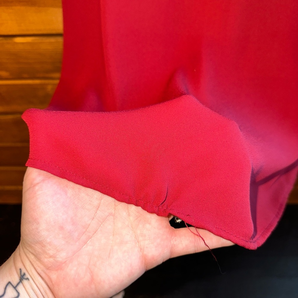 Torrid (1) Red Sequin V-Neck Lightweight Sheer Short Sleeve Blouse - Picture 7 of 10